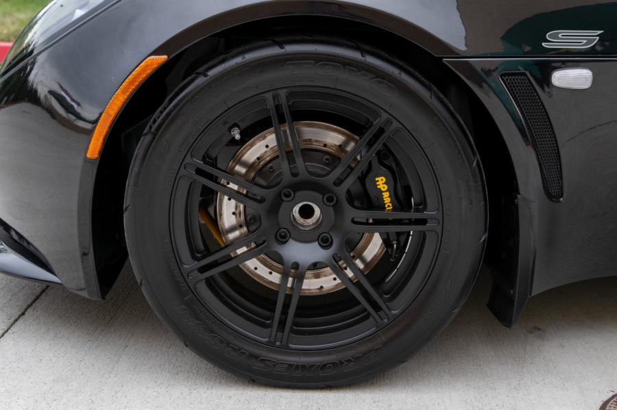 Колеса Lotus Exige S240 2008 года  (фото 24 из 108)